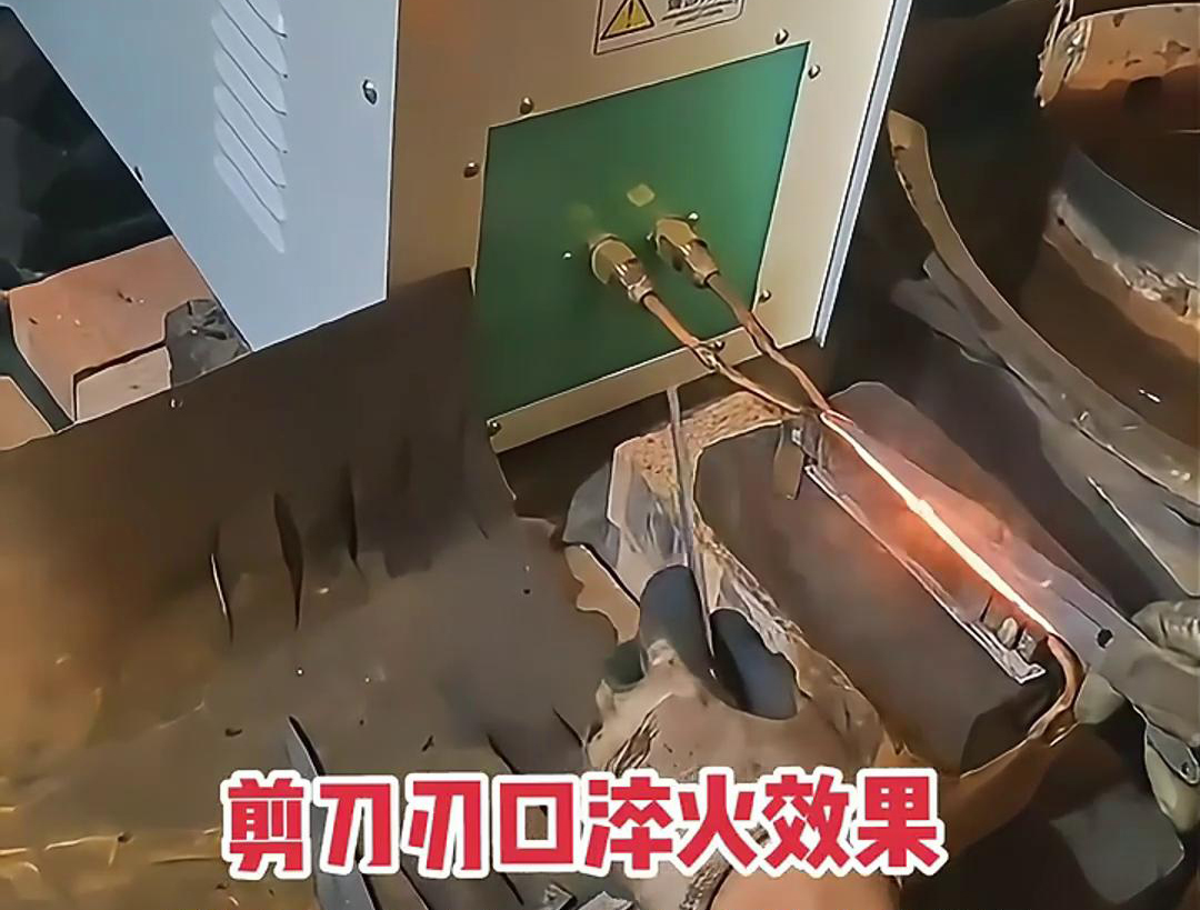 剪刀刃口采用高頻機進行淬火熱處理，提升其鋒利度、硬度和耐磨性