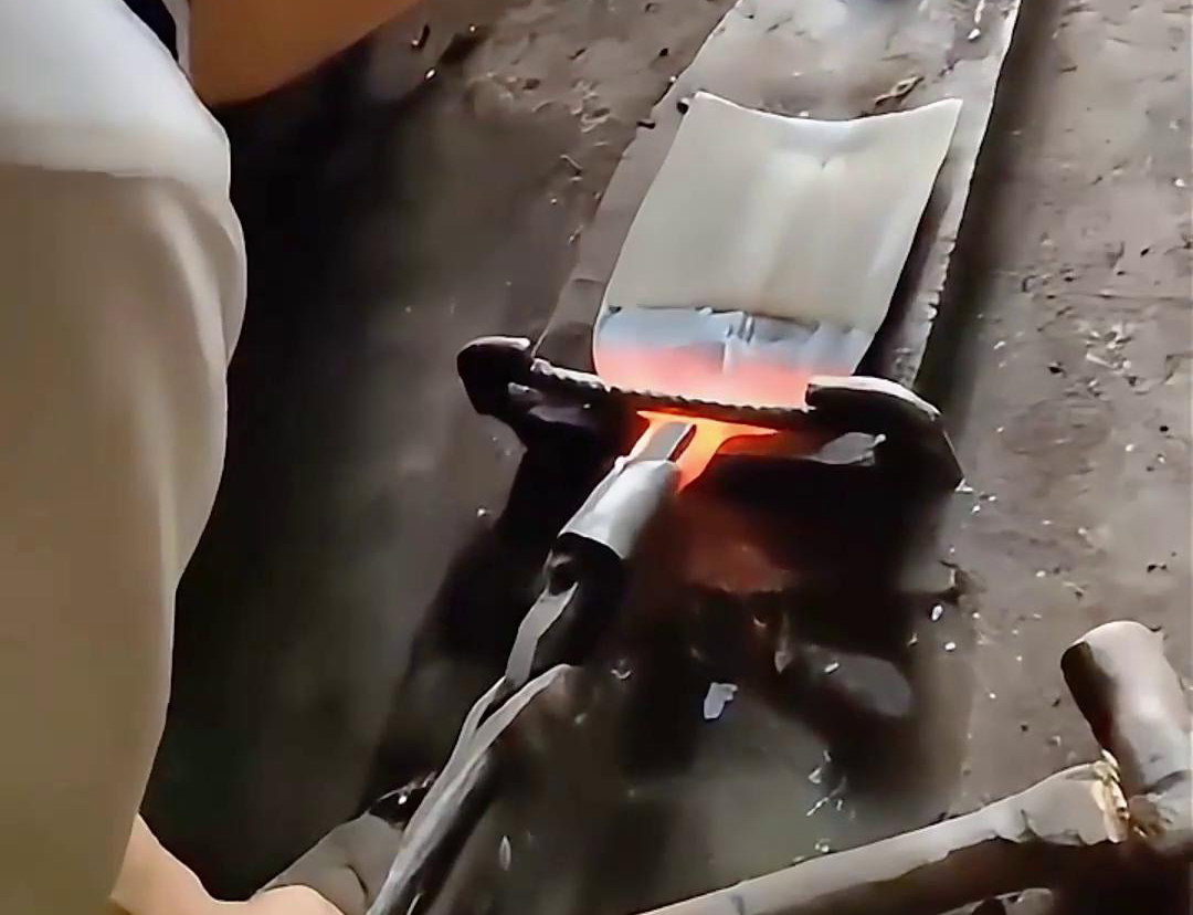 超音頻感應加熱設備在金屬退火處理，尤其是鐵匠加熱淬火退火工藝中的應用