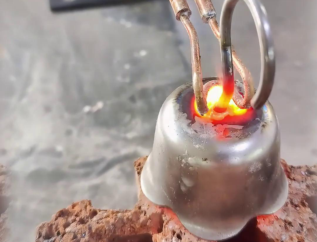 超高頻焊接機(jī)應(yīng)用于銅、鐵、鋁等各類同種或異種金屬材料的焊接