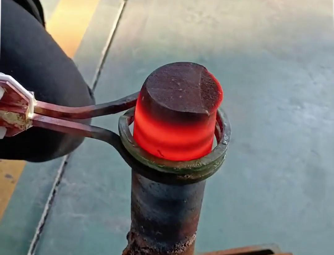 海拓手持式高頻加熱機(jī)，加熱實(shí)心棒料真有一手！