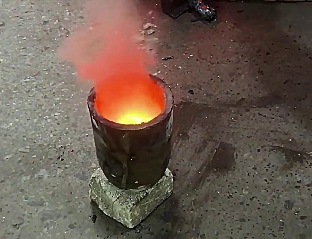 海拓中高頻感應(yīng)加熱熔煉爐，小型金屬加工工廠的得力伙伴