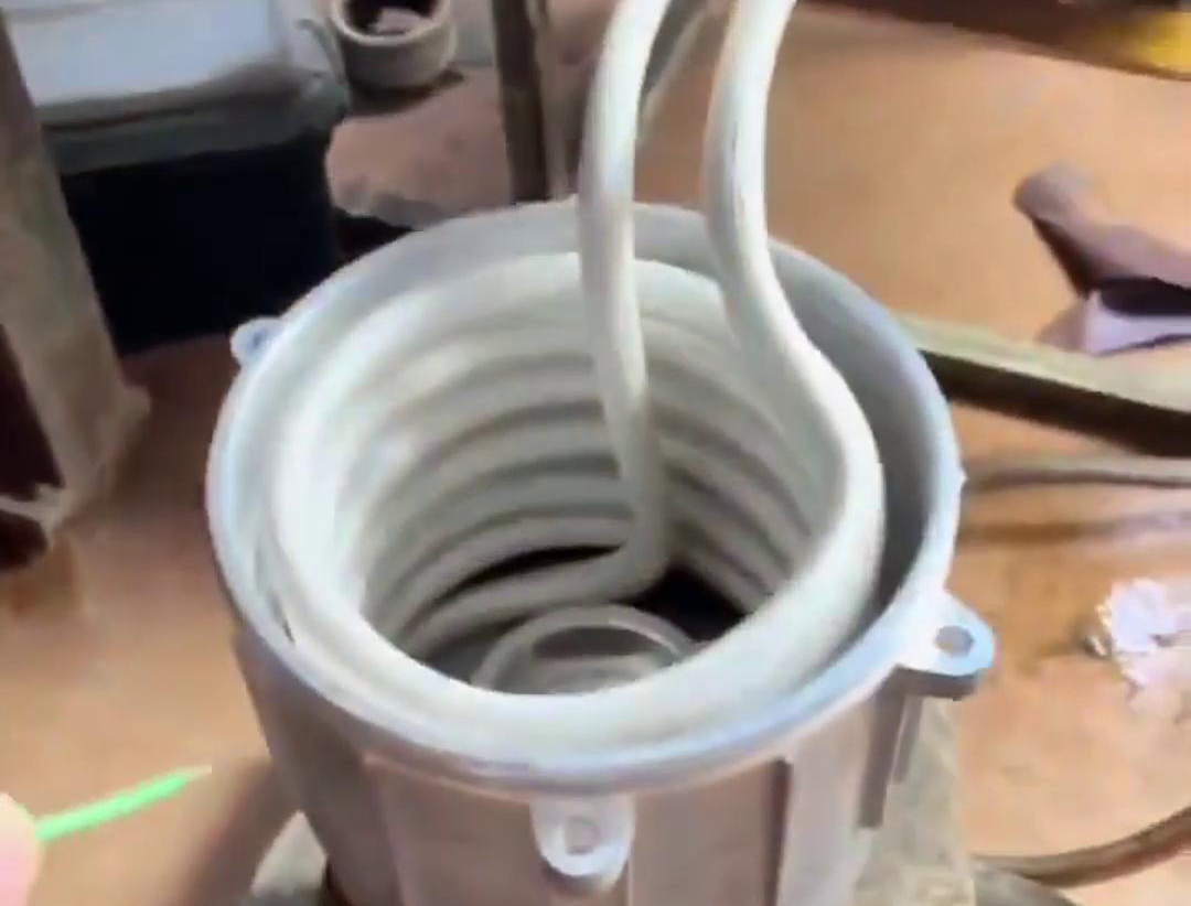使用高頻機(jī)進(jìn)行電機(jī)熱套的優(yōu)點(diǎn)在于加熱速度快、溫度控制準(zhǔn)確、對材料影響小等