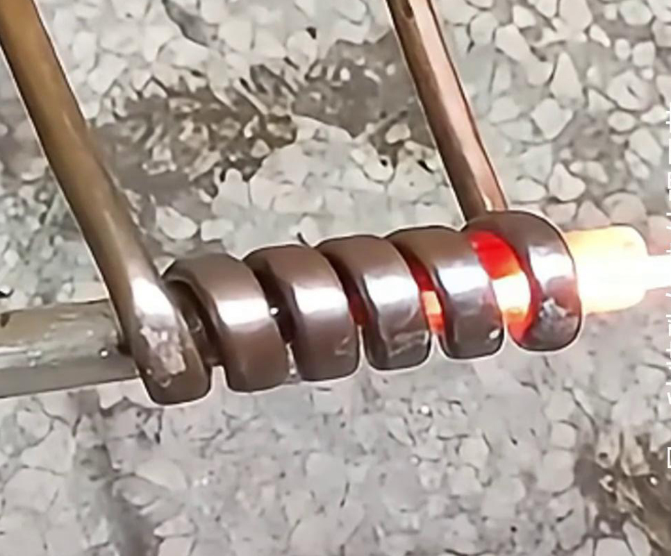2.0鈦絲超高頻在線退火是一種特殊的熱處理工藝，用于改善鈦絲的性能和結構