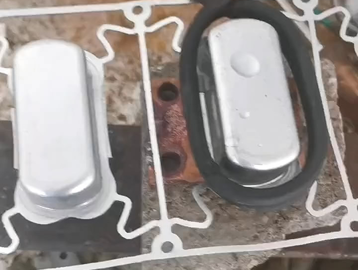 鋁件模具加熱過程中，采用高頻機緩慢加熱至100度左右確保模具不變形