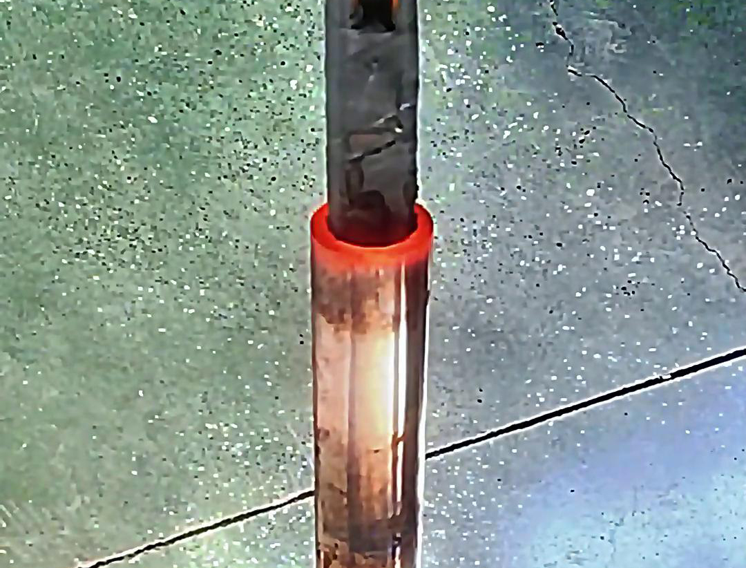 用高頻加熱機加熱內(nèi)孔，加熱時間可精確控制，溫度可實時監(jiān)控
