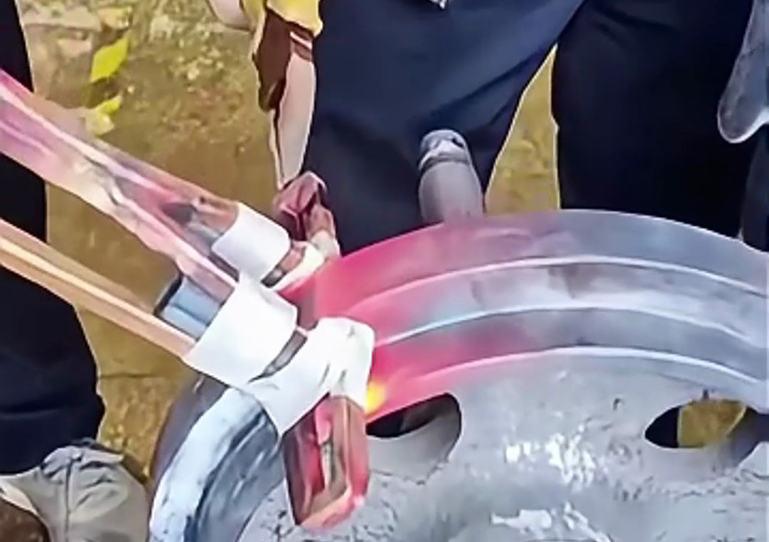一種類行車輪表面淬火熱處理工藝測(cè)試，利用感應(yīng)加熱設(shè)備局部感應(yīng)熱處理工藝